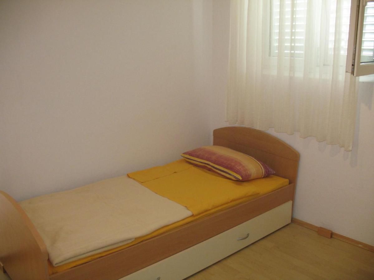 Apartment Gottwald - SRD305 Starigrad Paklenica Exterior foto
